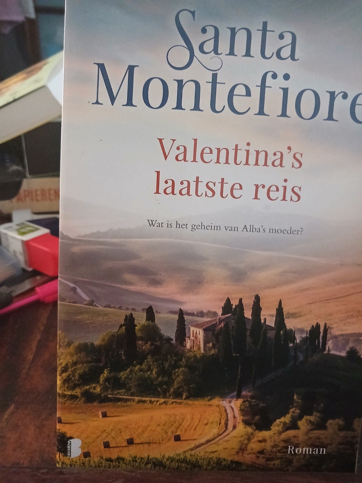 Santa Montefiore Valentina's laatste reis, Boeken, Ophalen of Verzenden, Zo goed als nieuw