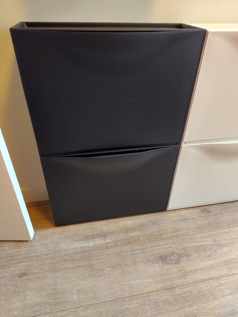Gratis 2x IKEA Trones Schoenenkast - Zwart en Wit, Huis en Inrichting, Kasten | Schoenenkasten, Ophalen, Gebruikt, Modern, praktisch