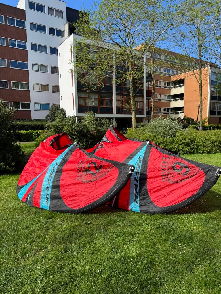 Nash Pivot kitesurf set (kite en board), Watersport en Boten, Kitesurfen, Kitesurf-set, Twintip, 9 m², Ophalen of Verzenden