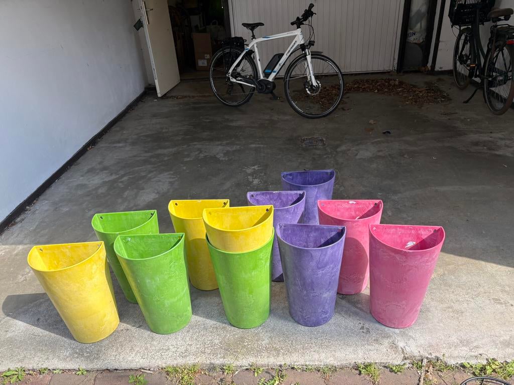 Gratis 11 kunststof plantenbakken, Ophalen, Zo goed als nieuw, Kunststof