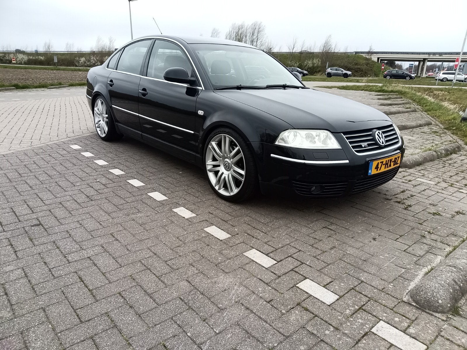 Volkswagen Passat 2.3 V5 125KW 2002 Zwart, Voorwielaandrijving, Stof, Zwart, 75 €/maand