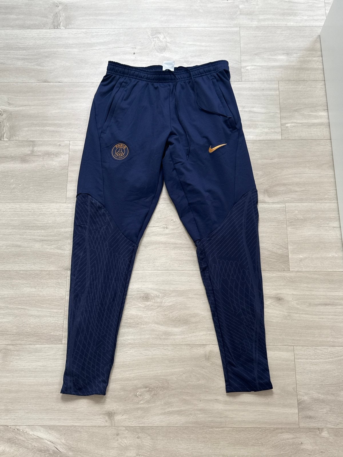 Nike PSG Trainingsbroek - Maat M - Zo goed als nieuw, Zo goed als nieuw, Voetbal, Verzenden, Maat 48/50 (M)