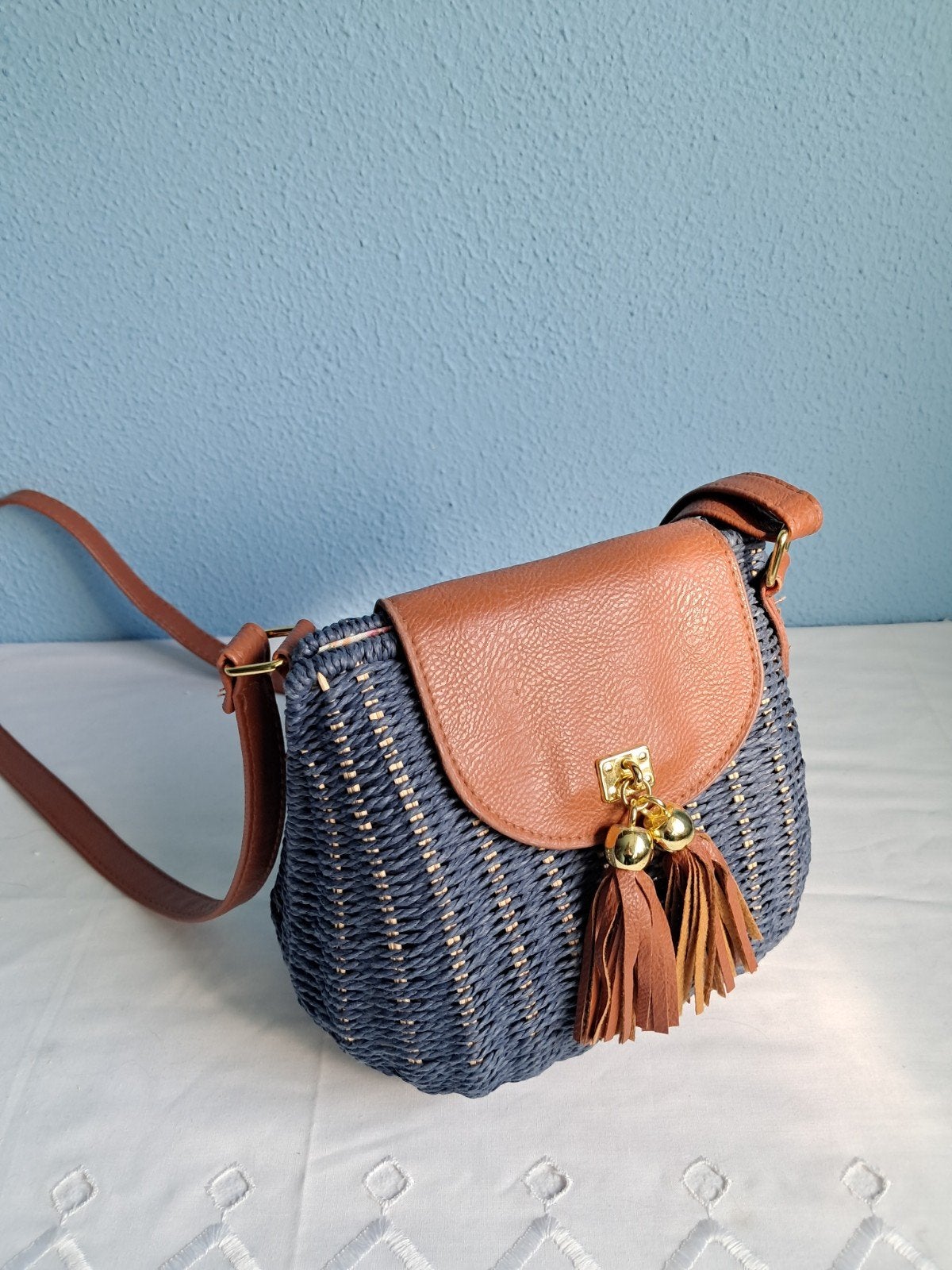 Mooie blauwe, geweven crossbody tas., Ophalen of Verzenden, Zo goed als nieuw, Blauw, Schoudertasje