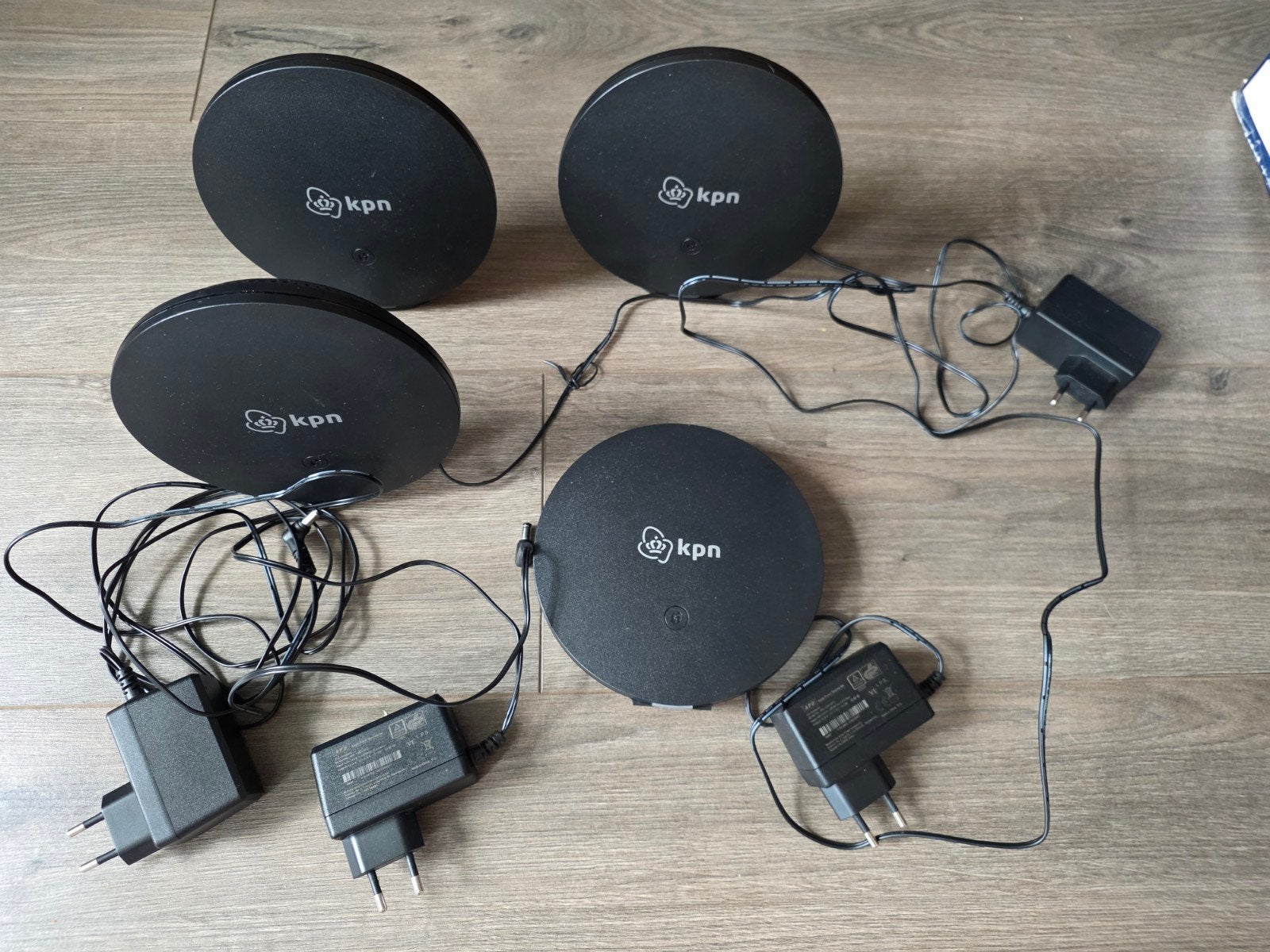 4 KPN WiFi 2.0 versterkers, Computers en Software, WiFi-versterkers, Ophalen of Verzenden, Zo goed als nieuw, KPN Super WiFi versterker