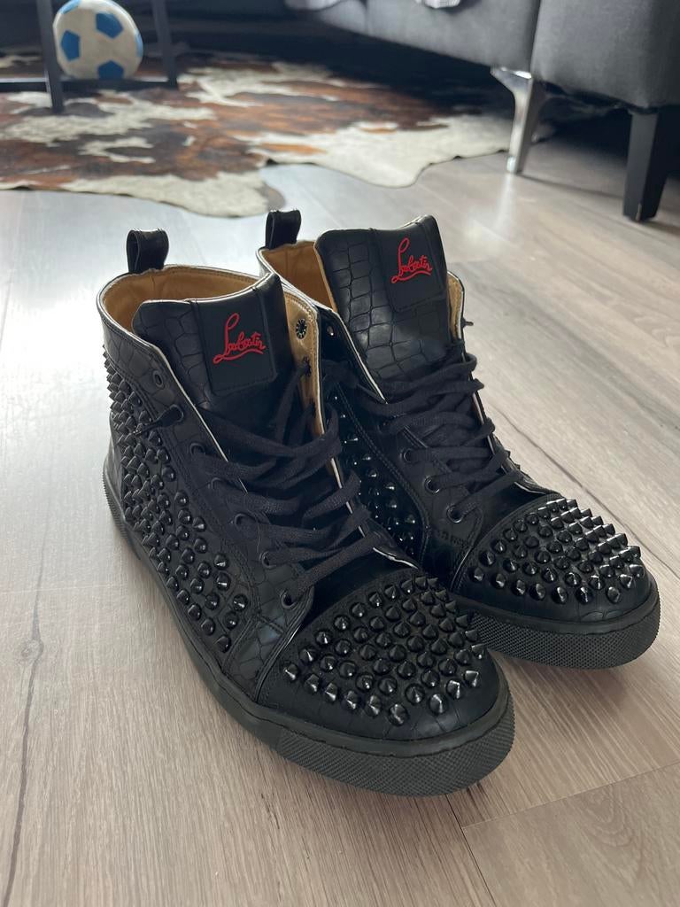 Christian Louboutin Sneakers Maat 40 Zwart met Spikes, Zwart, Ophalen of Verzenden, Sneakers of Gympen, Gedragen