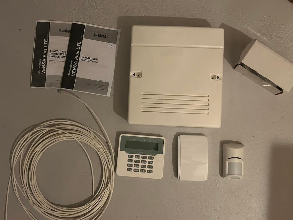 Alarmsysteem Satel Versa Plus lte, Doe-het-zelf en Verbouw, Alarmsystemen, Ophalen of Verzenden, Zo goed als nieuw, Compleet systeem