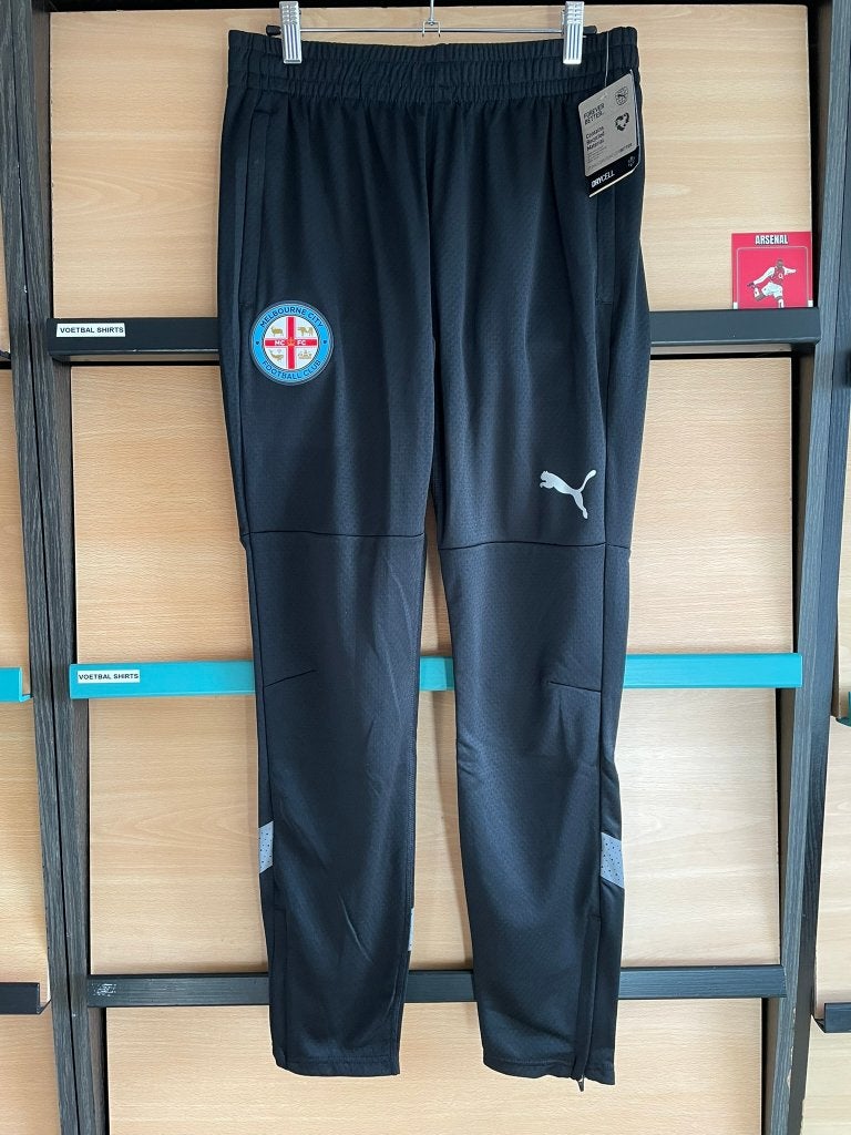 Melbourne City Puma Trainingsbroek Nieuw Maat M, Puma, Maat 48/50 (M), Zwart, Nieuw