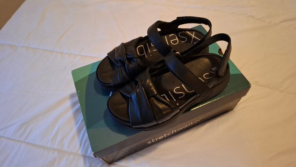 Zwarte Xsensible Stretchwalker sandalen, maat 38, Xsensible, Zwart, Zo goed als nieuw, Sandalen of Muiltjes