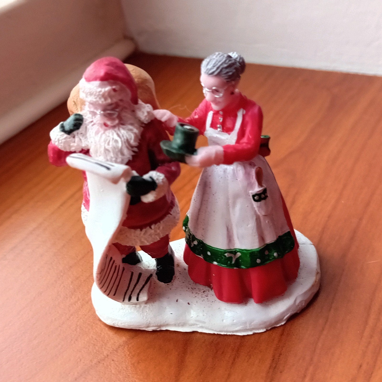 Lemax Chocolate To Go, Lemax figuur Kerstdorp, Diversen, Ophalen of Verzenden