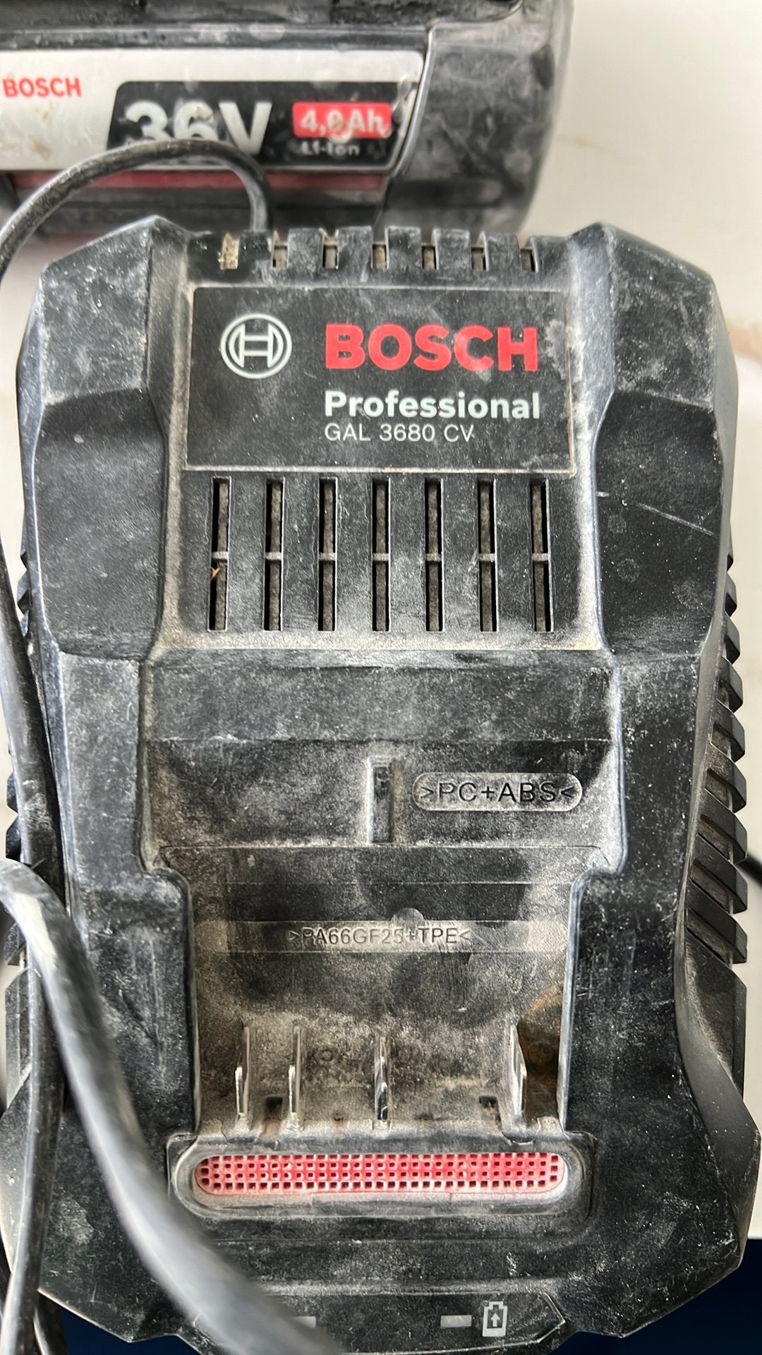 Boschhamer professional 36V Boorhamer met accu en lader, Boor- en/of Breekhamer, GmbH. Robert-Bosch-Platz 1 70839 Gerlingen-Schillerhöhe GERMANY