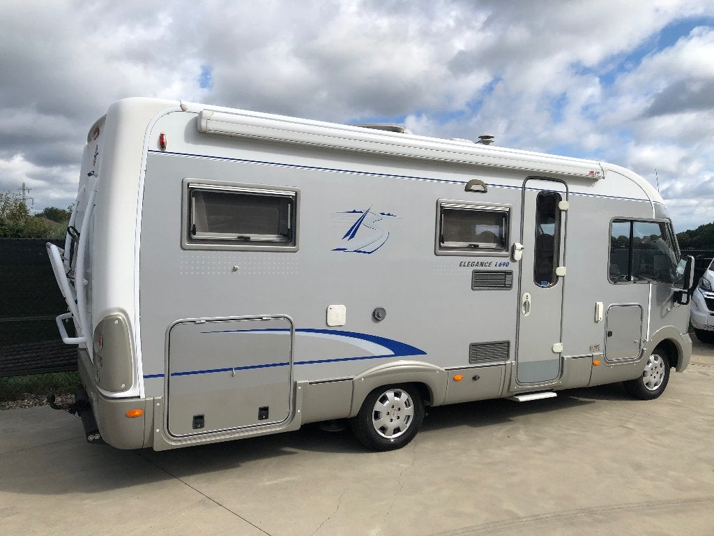 Foto 3 van AUTOMAAT Burstner i690 Elegance LAAG VASTBED 84.000km MOOI!!