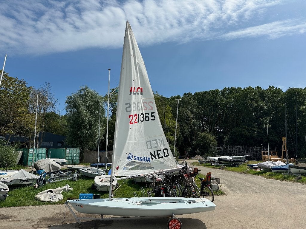 Laser / ILCA 7 Ice Blue 216790 – carbon mast – Harken XD, Ophalen, Laser, Gebruikt, Dekzeil