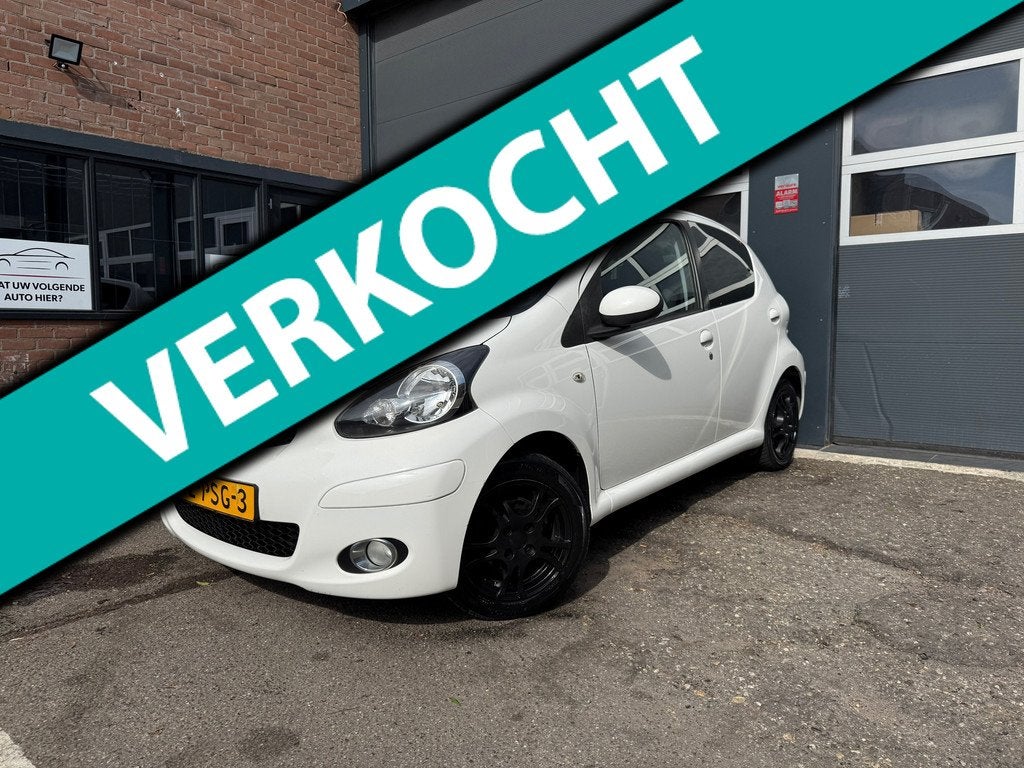 Toyota Aygo 1.0-12V Dynamic Navigator, Auto's, Voorwielaandrijving, Euro 5, Elektrische ramen, Gebruikt