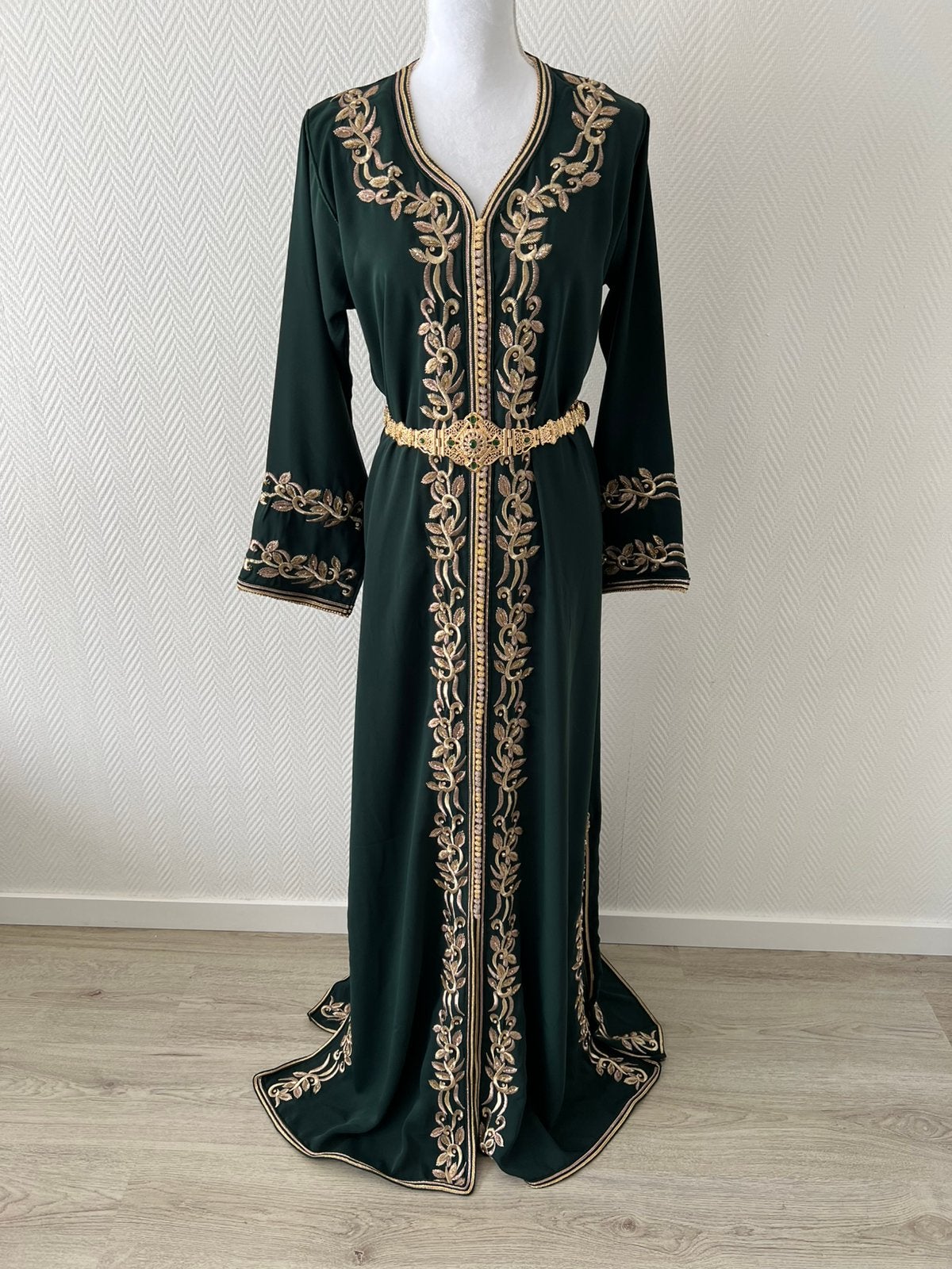 Te huur: Donkergroene Kaftan (Maat S), Ophalen, Overige typen, Maat 36 (S), Gedragen