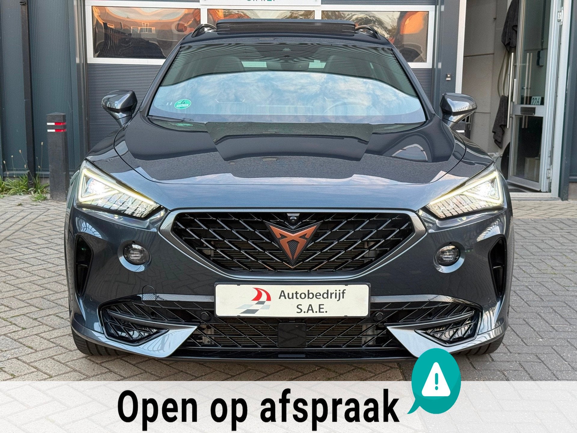 Cupra Formentor 1.4 e-Hybrid VZ Copper Edition 360 PANO MEMO, Auto's, Dealer onderhouden, Gebruikt, Euro 6, 4 cilinders