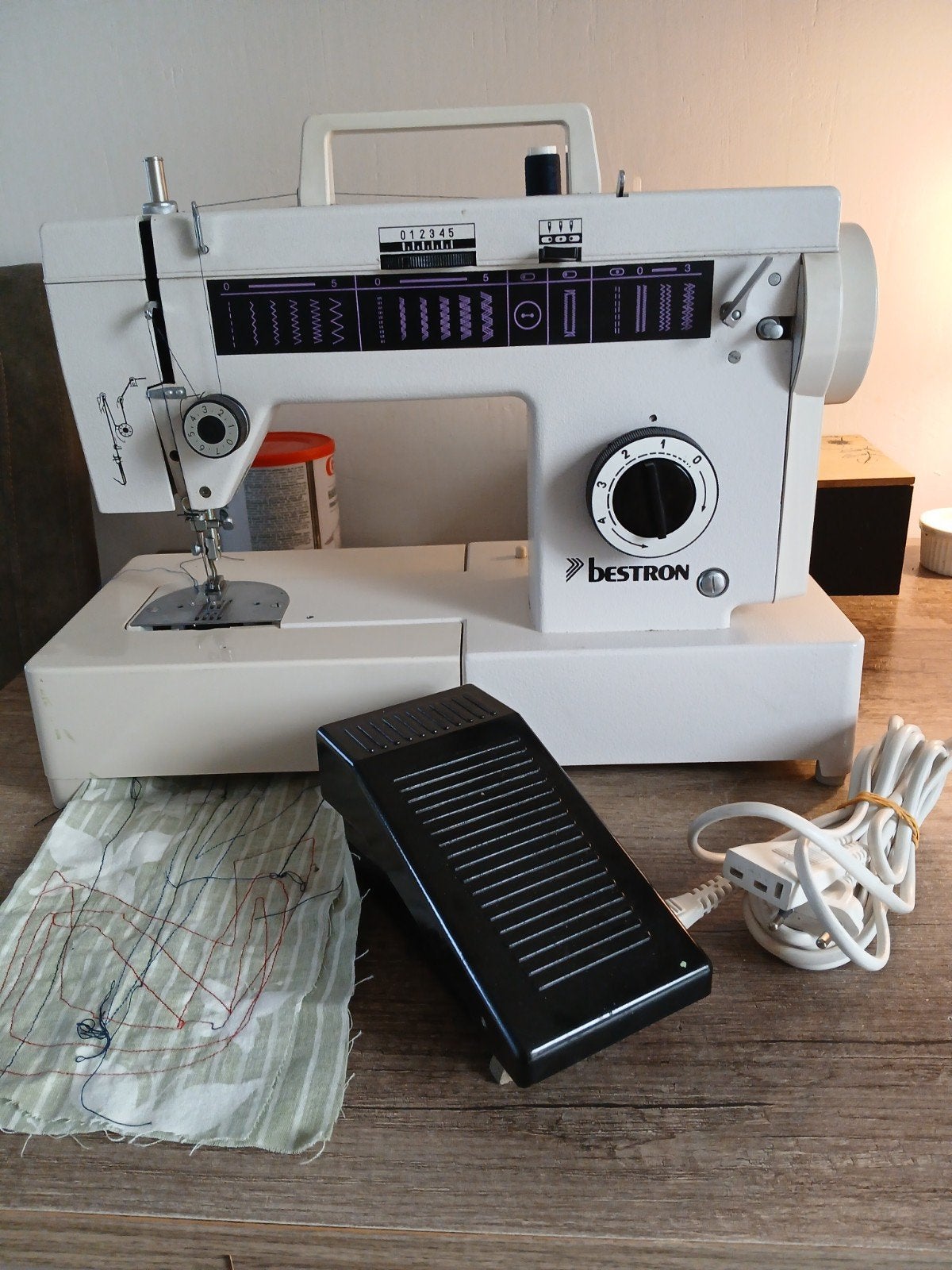 Naaimachine BESTRON 743., Ophalen, Gebruikt, Naaimachine, Overige merken