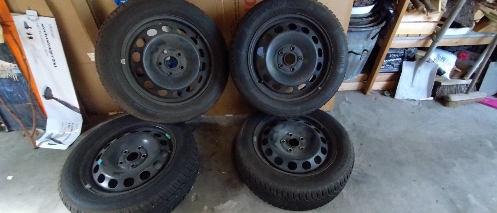 Continental Winterbanden op stalen velgen 205/55 R16 H, Ophalen, Gebruikt, 16 inch, Banden en Velgen