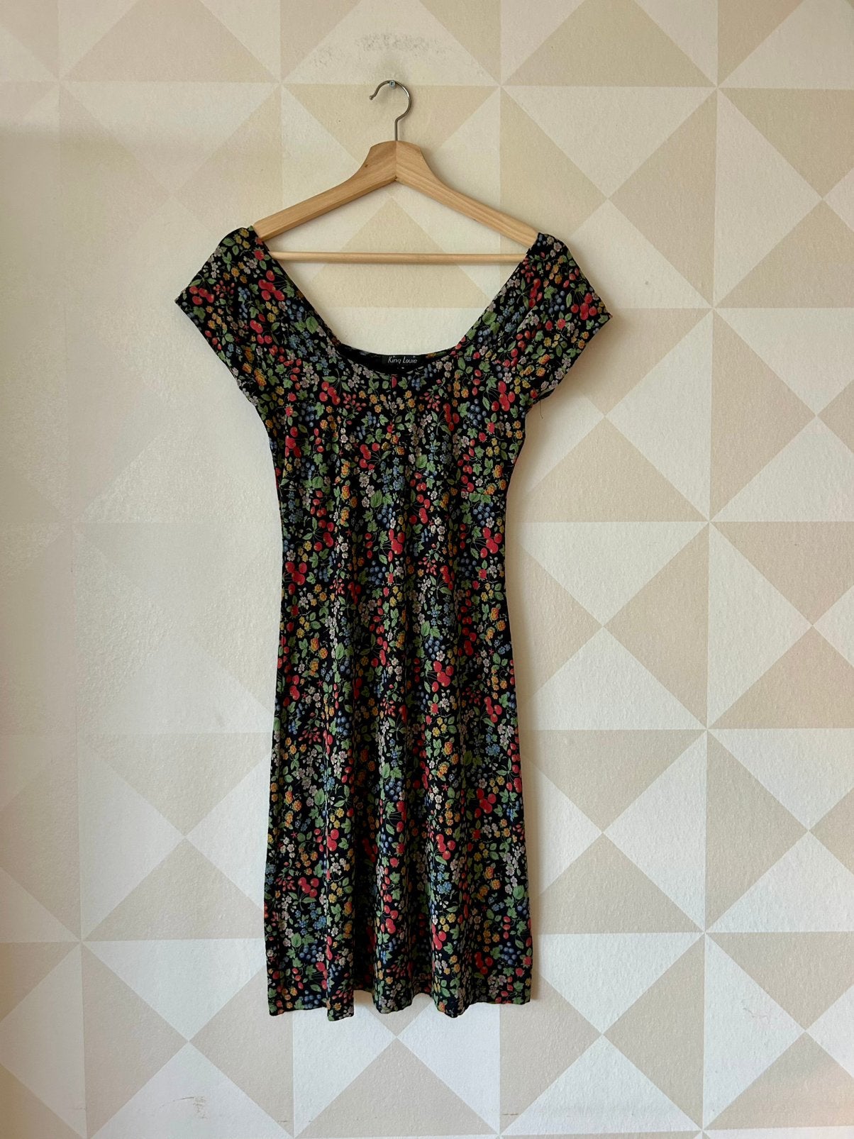 King Louie Dress jurk zwart fruit S/36 zgan, Zwart, Ophalen of Verzenden, Zo goed als nieuw, Knielengte