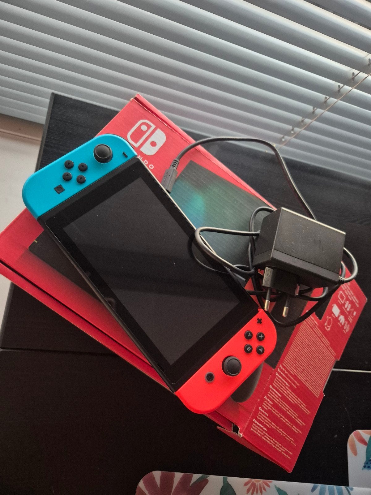 Nintendo Switch met Joy-Cons en Docking Station, Ophalen of Verzenden, Zo goed als nieuw, Met 2 controllers, Switch Original