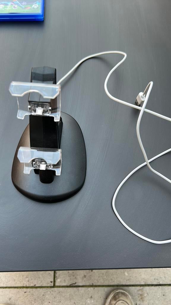 Controller oplaadpunt, Overige genres, 1 speler, Ophalen of Verzenden, Zo goed als nieuw