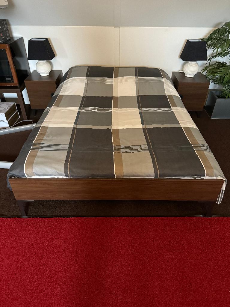 Bed 140 nachtkastjes linnenkast slaapkamer compleet, Ophalen, Bruin, Tweepersoons, 140 cm