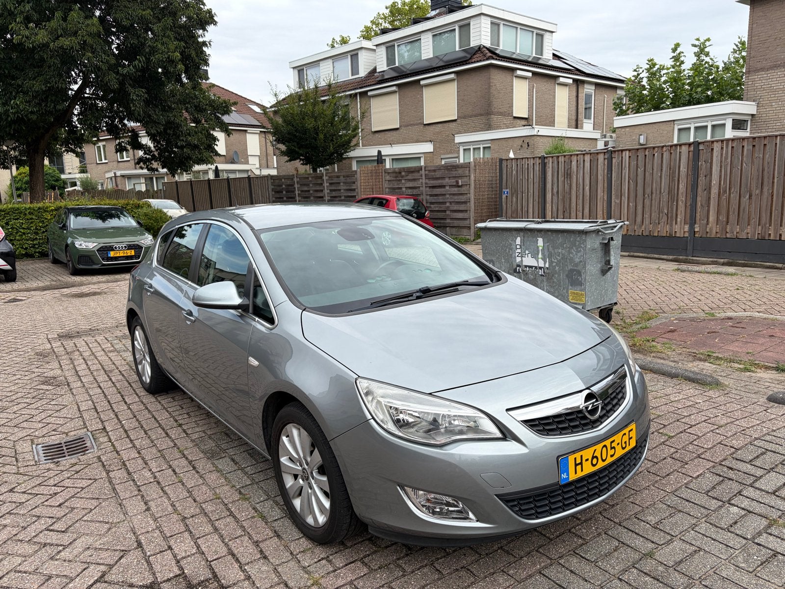 Opel Astra 1.6 Turbo Ecot.132kw 5-D AUT 2011 Grijs, Auto's, Dealer onderhouden, 730 kg, Zwart, 4 cilinders