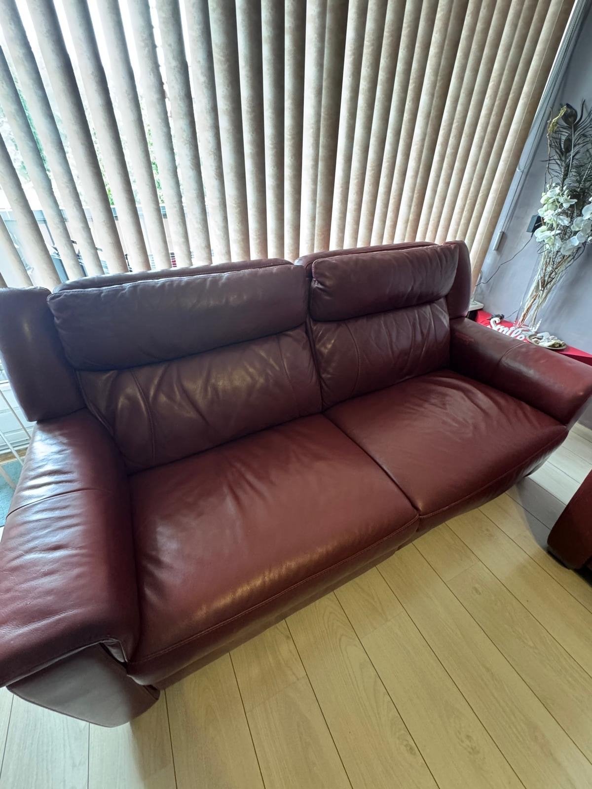 2 leren banken met relaxfunctie en glazen salontafel, Huis en Inrichting, Ophalen, Gebruikt, 150 tot 200 cm, Tweepersoons