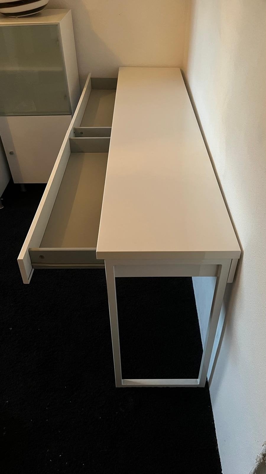 prachtige sidetable hoogglans, 100 tot 150 cm, Ophalen of Verzenden, Zo goed als nieuw, 25 tot 50 cm
