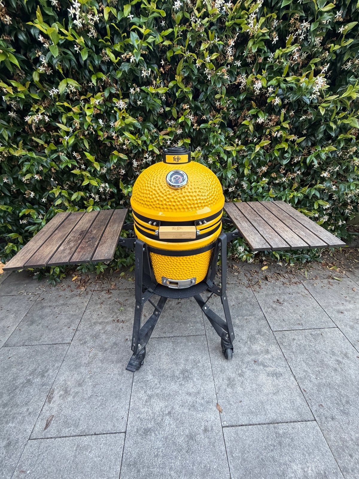 Leffe Kamado 15" met elektrische spit en plate setter, Ophalen, Gebruikt, Leffe