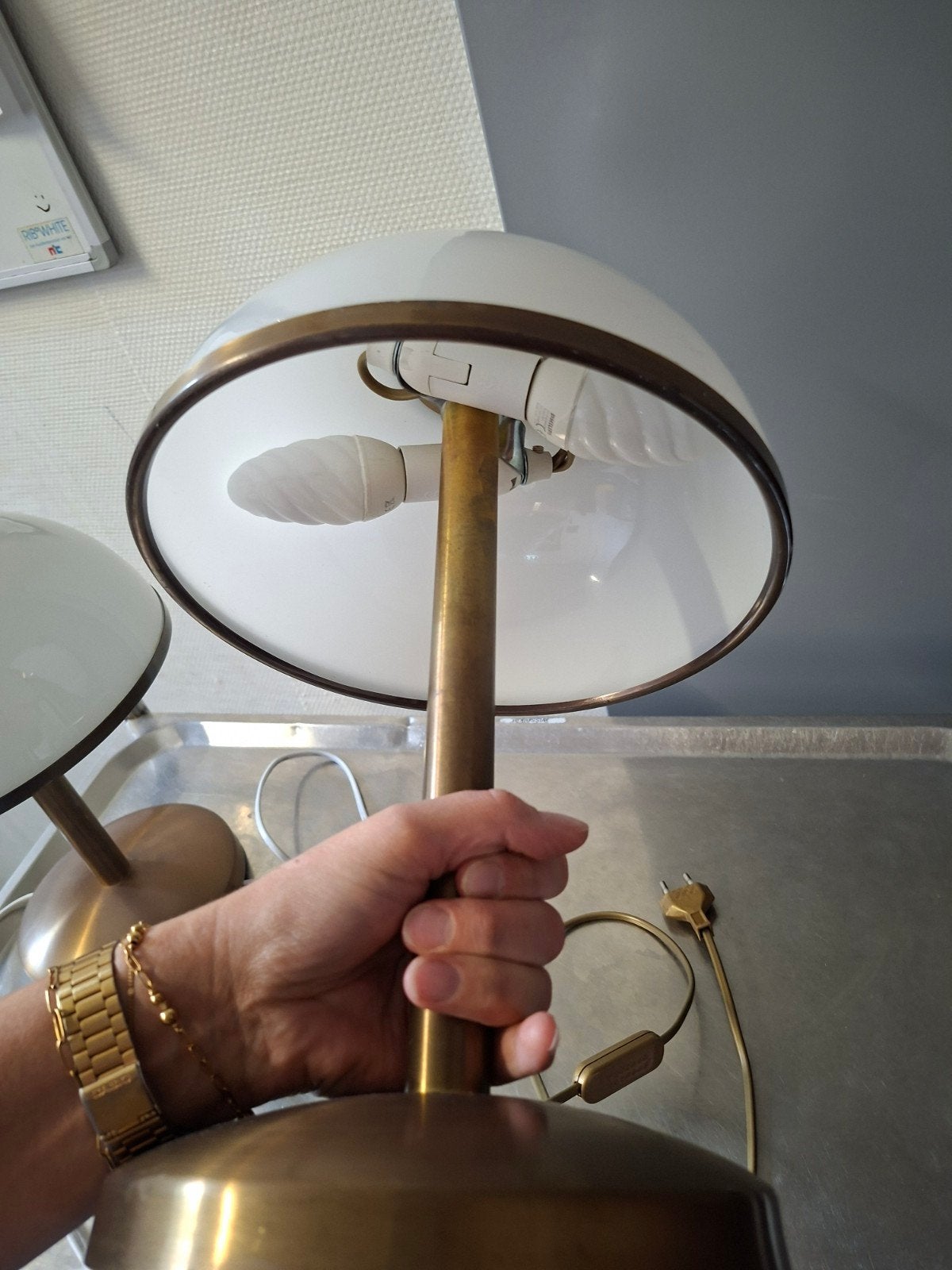 Foto 6 van Vintage Tafellampen met Melkglas Kap - Koperkleurig