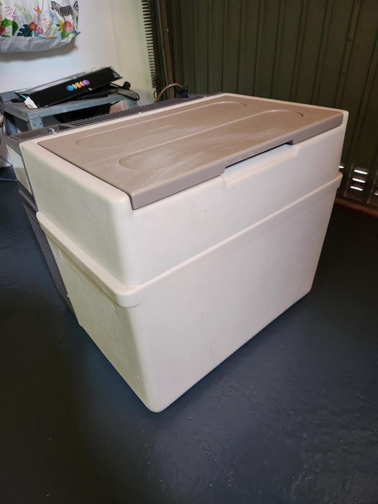 Elektrische camping Koelbox electrolux 12v, gas en 220v, Caravans en Kamperen, Ophalen, Zo goed als nieuw, Elektrisch