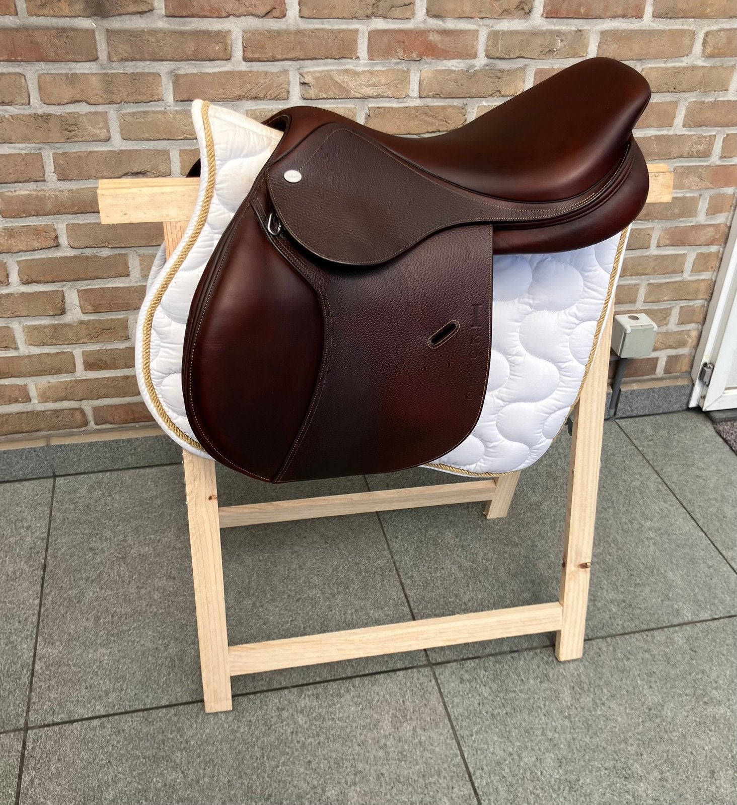 Springzadel Ikonic 17 inch - als nieuw, Dieren en Toebehoren, Ophalen of Verzenden, Zo goed als nieuw, Springen