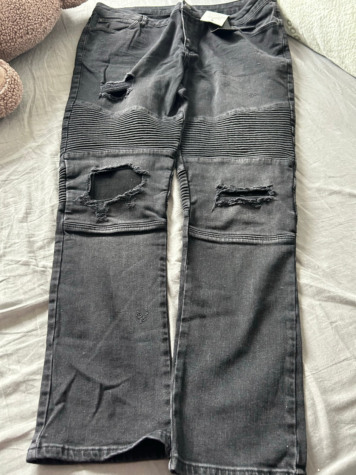 Zwarte ripped jeans met biker details, Ophalen of Verzenden, Nieuw, Zwart, W40 - W42 (confectie 56/58)