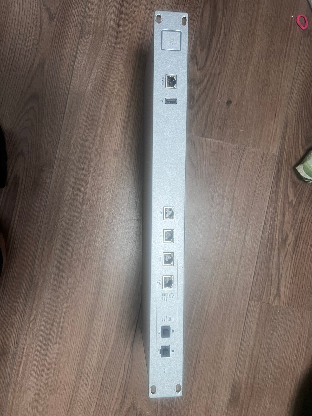 Unifi USG PRO 4 met Noctua fans(extra stil)., Computers en Software, Ophalen of Verzenden, Gebruikt