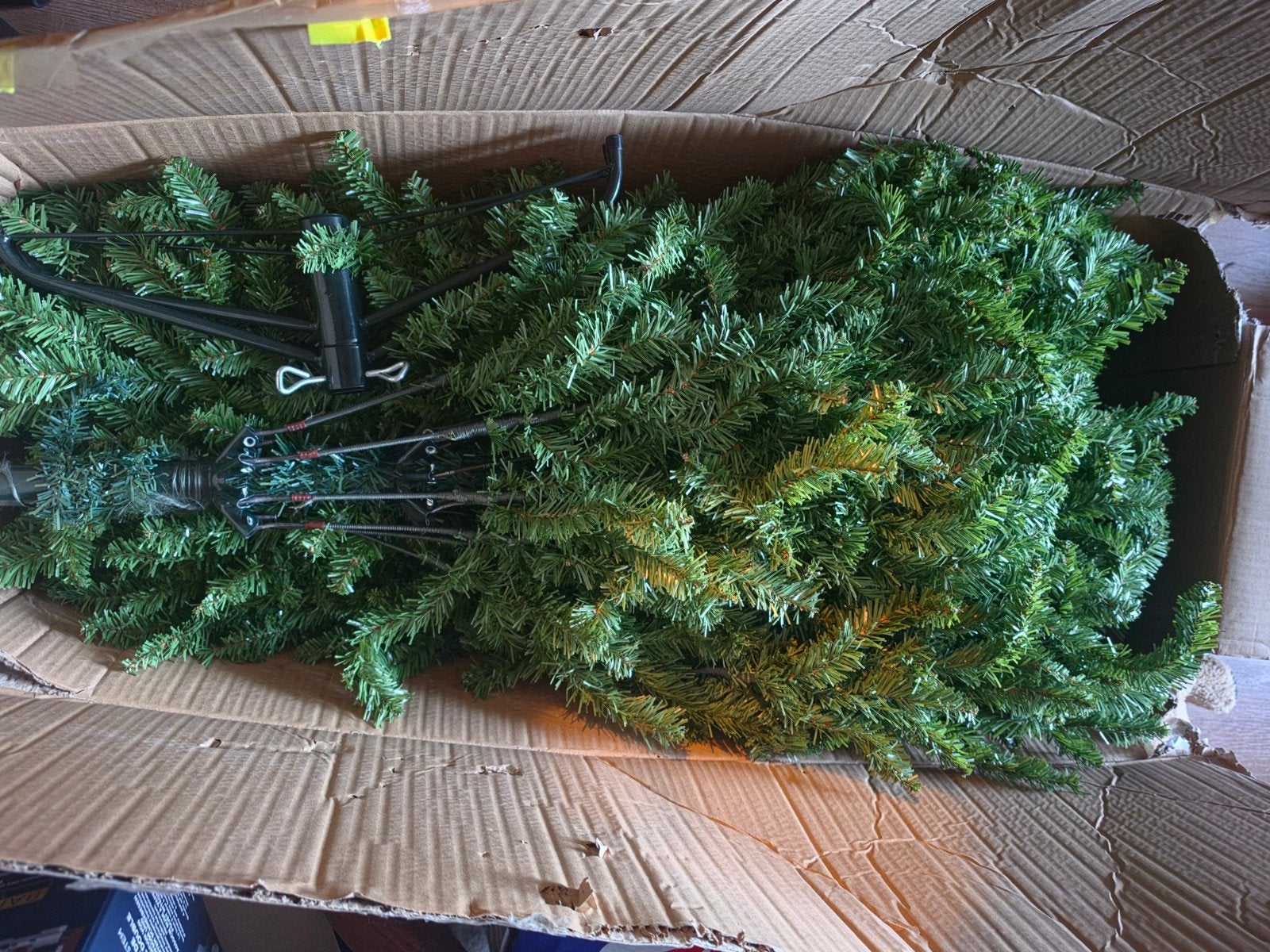 kunstkerstboom 210 cm met heel veel versiering., Ophalen
