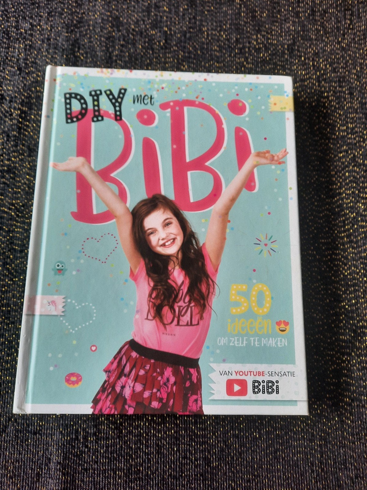 DIY met Bibi - Hét boek met 50 megavette ideeën, Boeken, Ophalen of Verzenden, Zo goed als nieuw, Bibi, Non-fictie