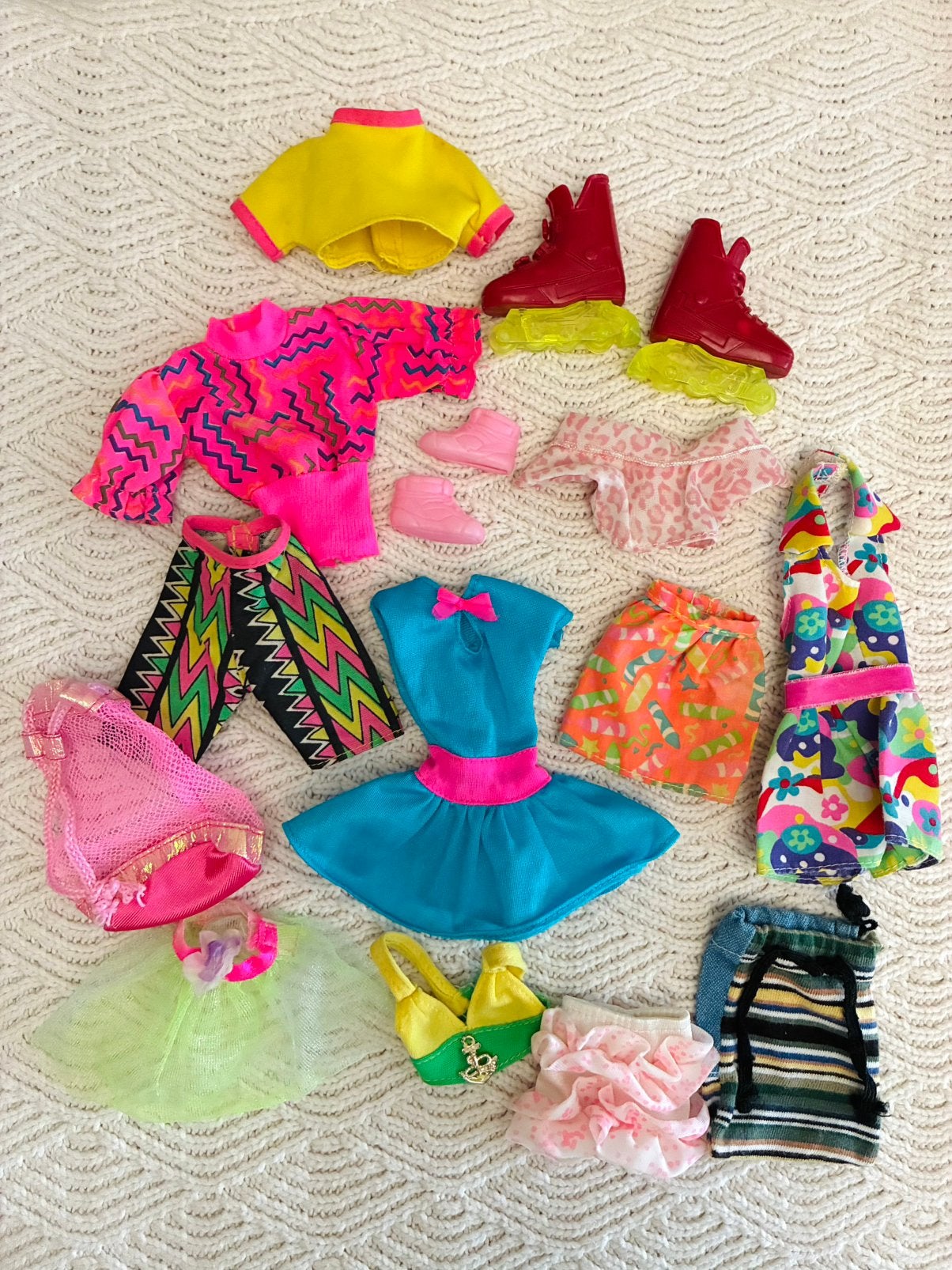 Bundel kleertjes en accessoires barbie, Kinderen en Baby's, Ophalen of Verzenden, Gebruikt, Barbie