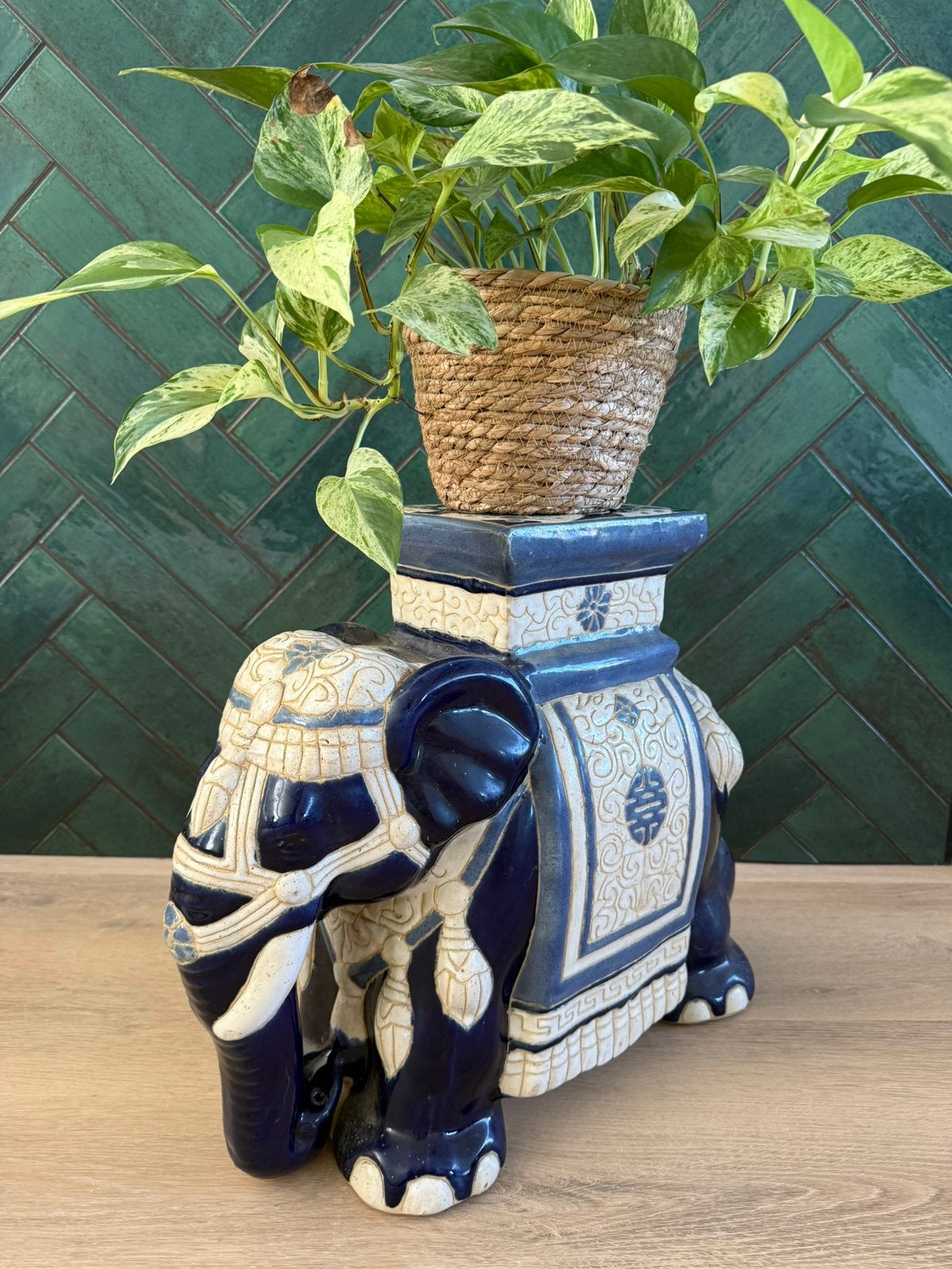 Donkerblauwe vintage olifant plantentafel van keramiek, Ophalen