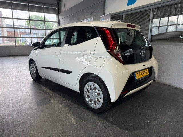 Toyota Aygo 1.0 VVT-i x-play limited Carplay|Cruise|Camera, Voorwielaandrijving, Gebruikt, Euro 6, 4 stoelen
