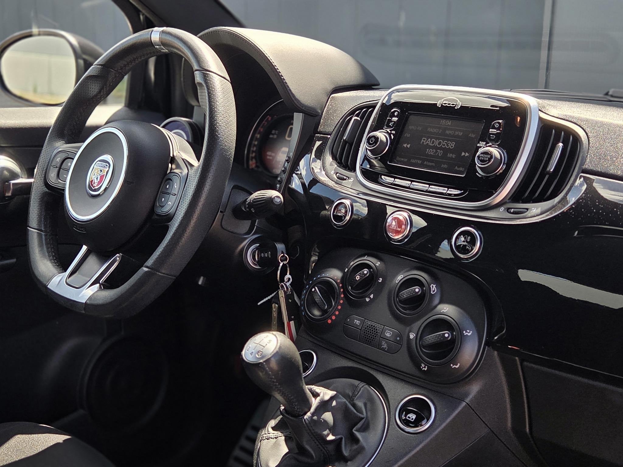 Fiat 500 1.4 T-Jet Abarth 595 70th Anniversary | Bluetooth |, Auto's, Fiat, Voorwielaandrijving, 145 pk, Euro 6, 4 cilinders