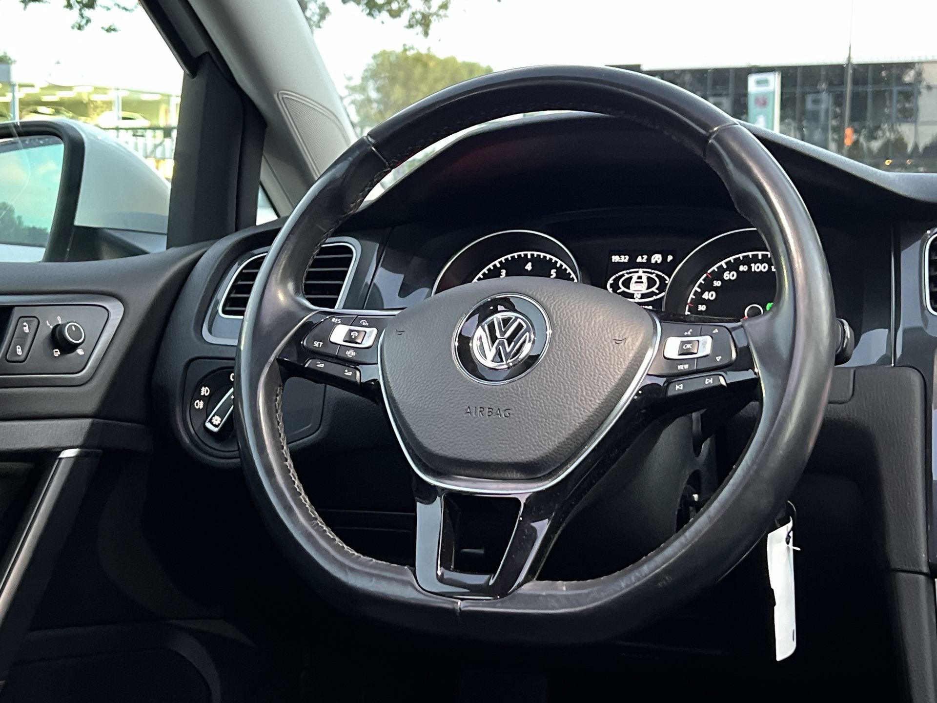 Volkswagen Golf Variant 1.5 TSI Comfortline Business |PANO|S, 4 cilinders, Wit, 690 kg, 131 pk