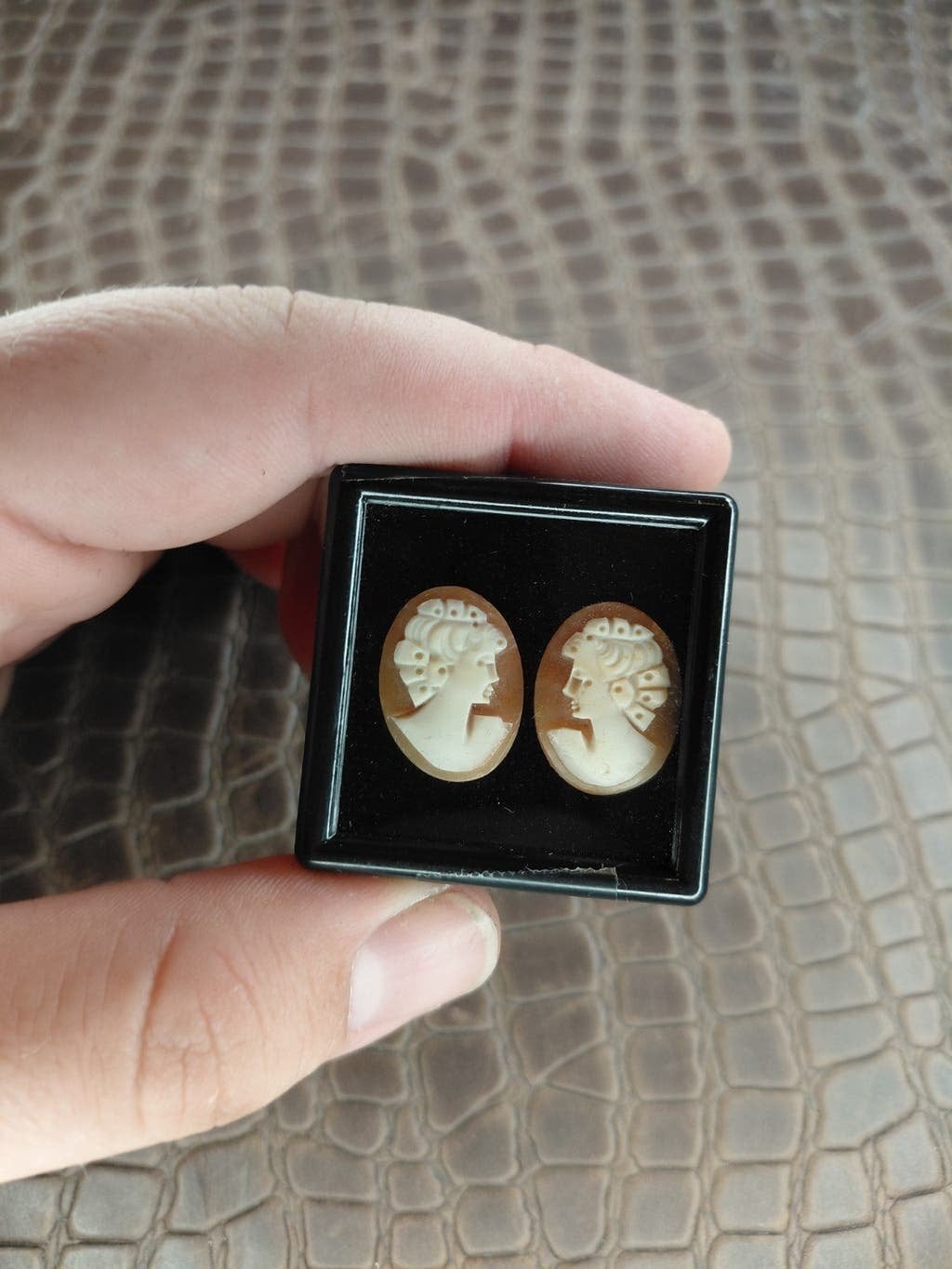 Antieke edelsteen schelp camee paartje, Ophalen of Verzenden