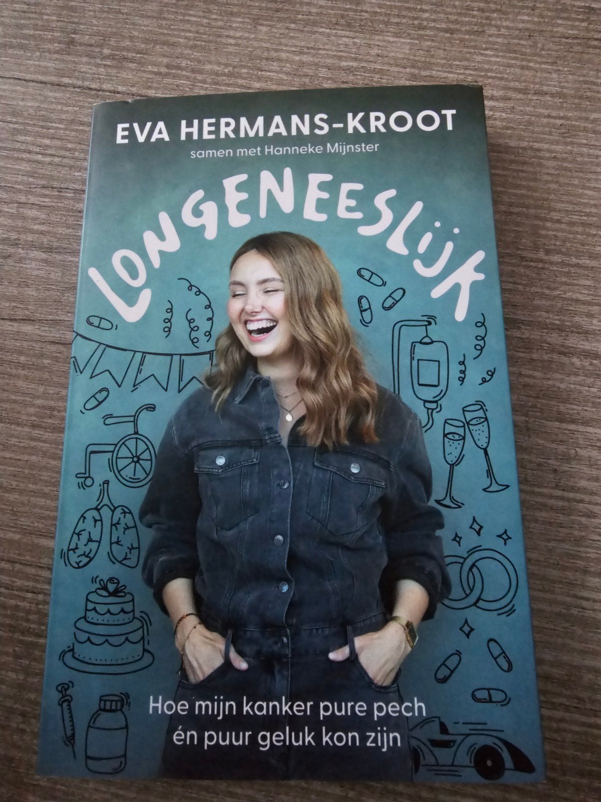 Longeneeslijk Hoe mijn kanker pure pech én puur geluk kon zi, Ophalen of Verzenden, Gelezen, Eva Hermans-Kroot