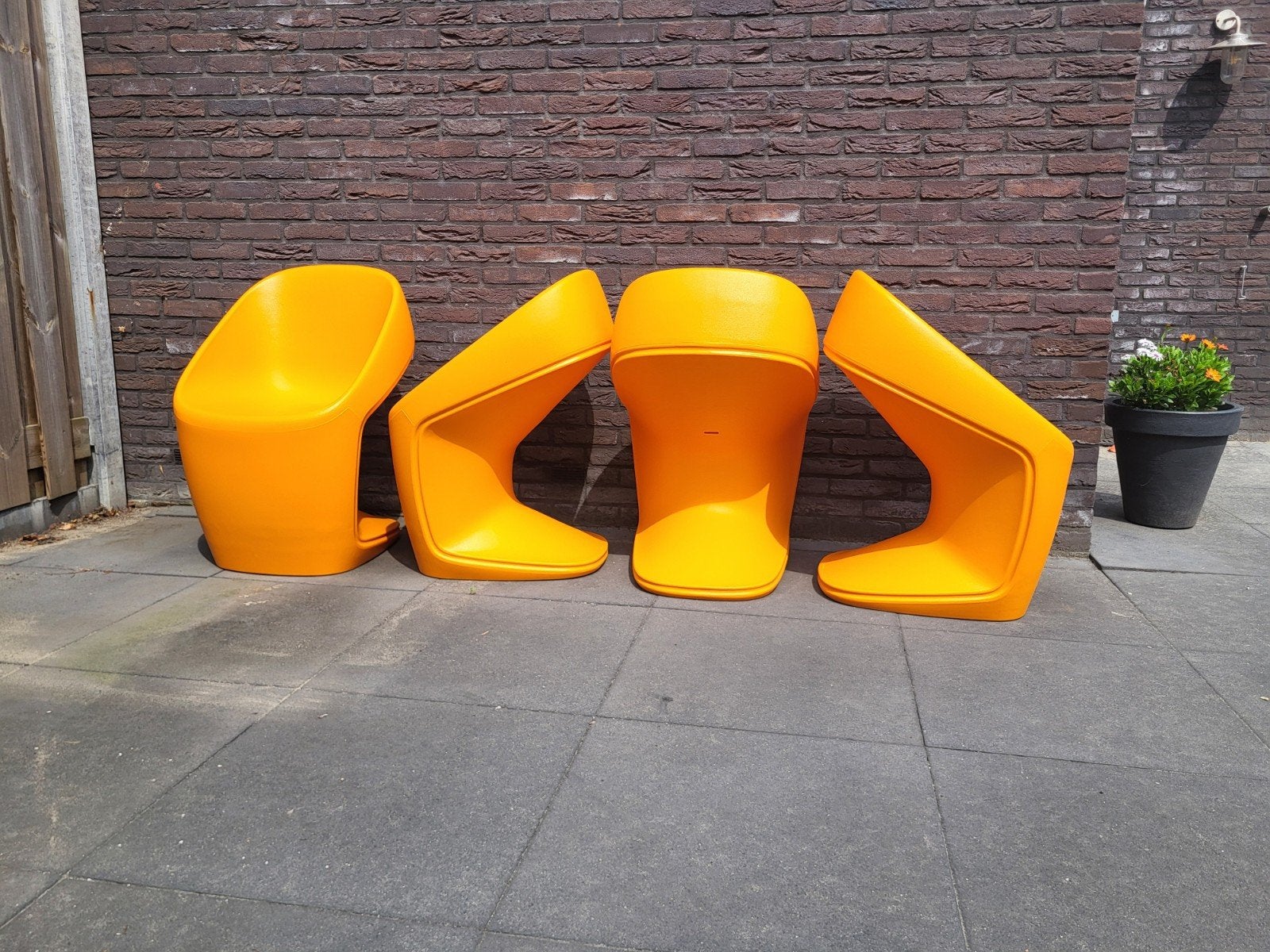 Mooie oranje stoelen van Vondom ufo collection by Ora Ito, Kunststof, Overige kleuren, Onbekend, Ophalen of Verzenden
