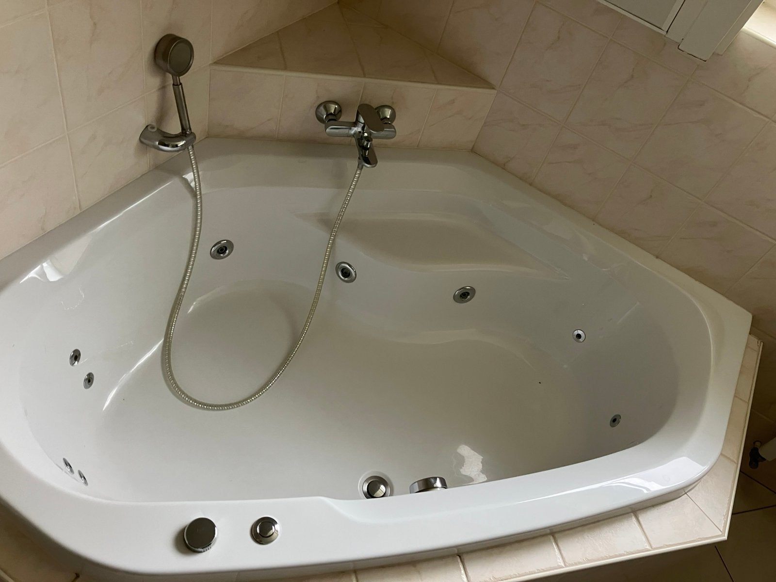 Bad met whirlpool functie, Ophalen, Gebruikt