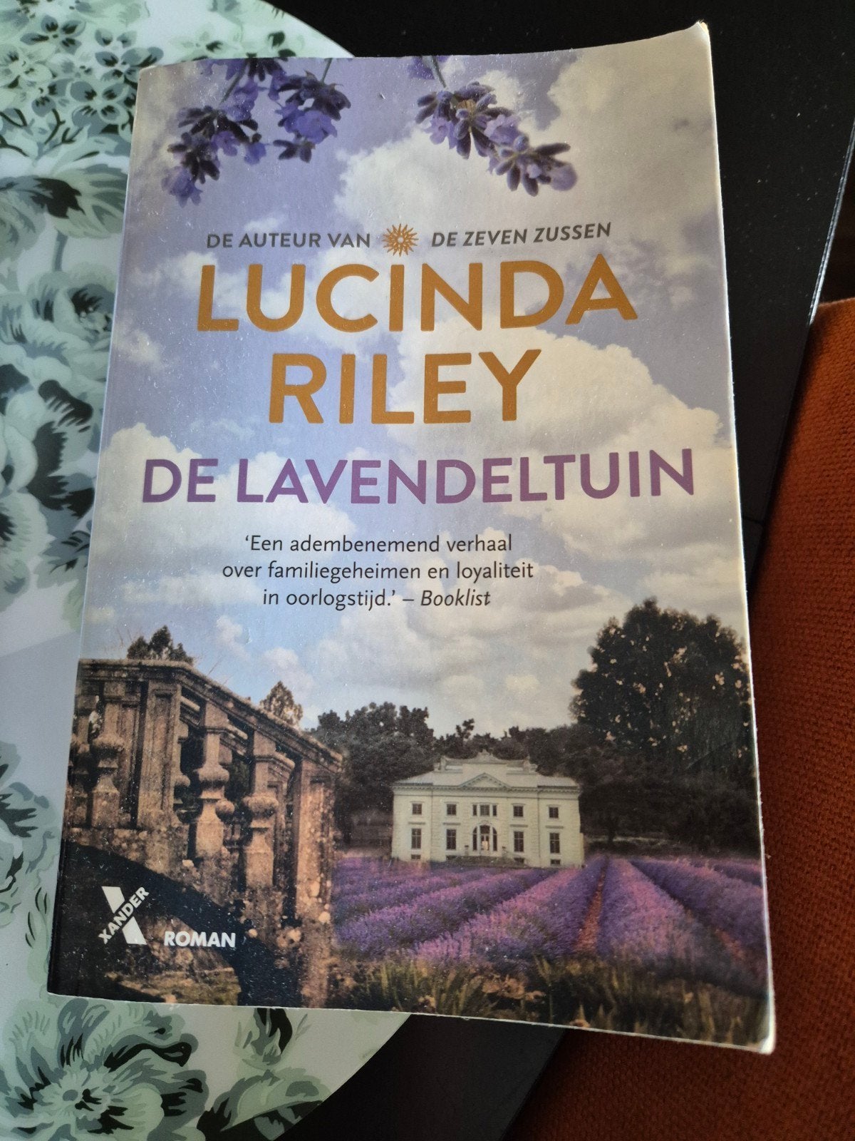 Lucinda Riley - De lavendeltuin, Boeken, Ophalen of Verzenden, Zo goed als nieuw, Lucinda Riley