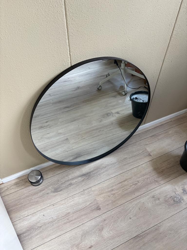 Ronde spiegel met zwarte rand, Ophalen, Rond, Zo goed als nieuw, 75 tot 100 cm