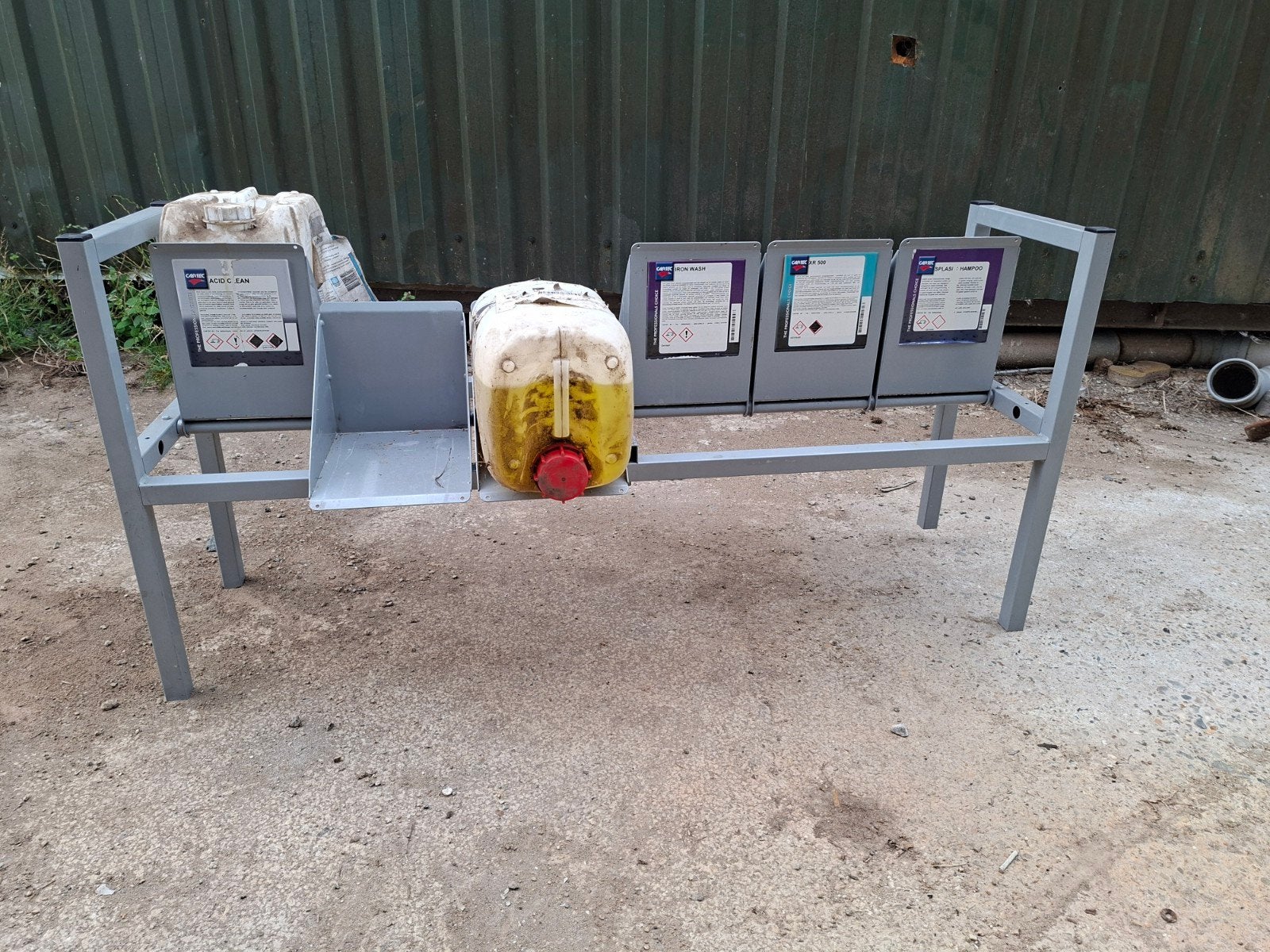 Jerrycan rek / vloeistoffenrek, Ophalen