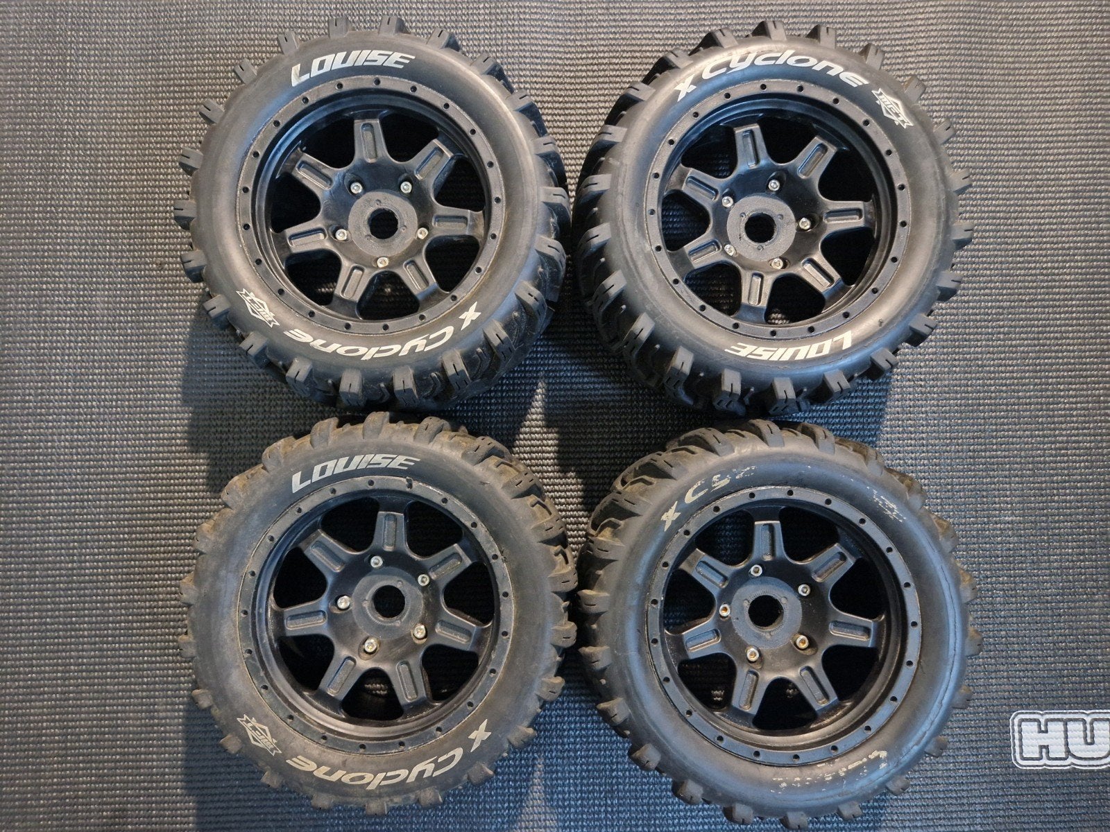 4x louise x cyclone banden (xmaxx,xrt,outcast,kraton,dbxl), Ophalen of Verzenden, Gebruikt