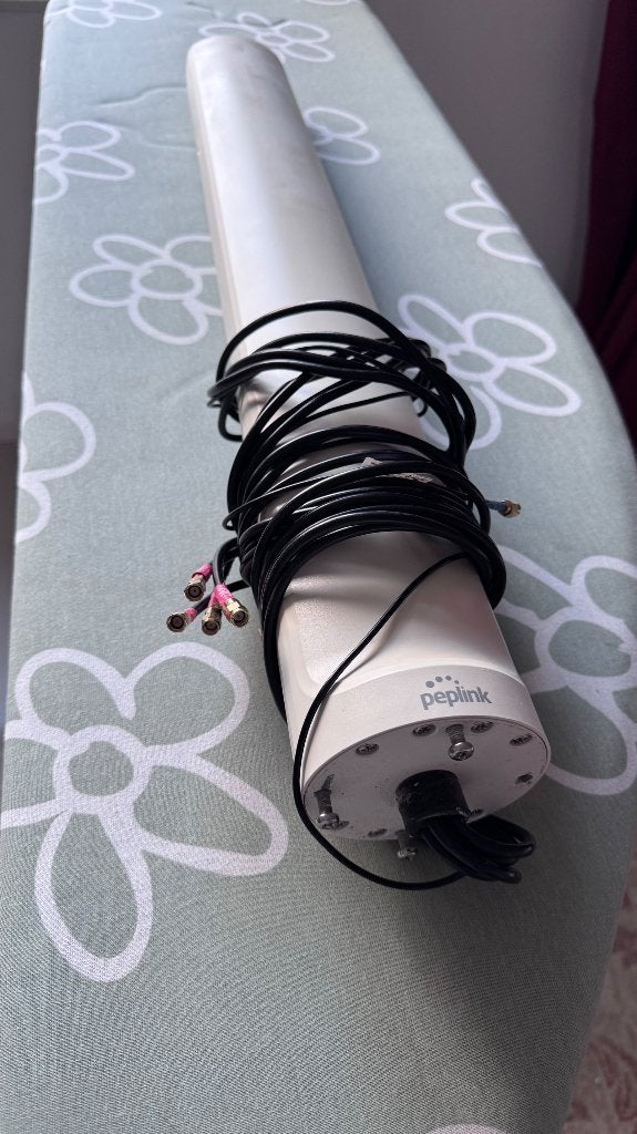Peplink 5G Antenne en Router voor optimale connectiviteit, Computers en Software, Ophalen of Verzenden, Gebruikt, Router met modem
